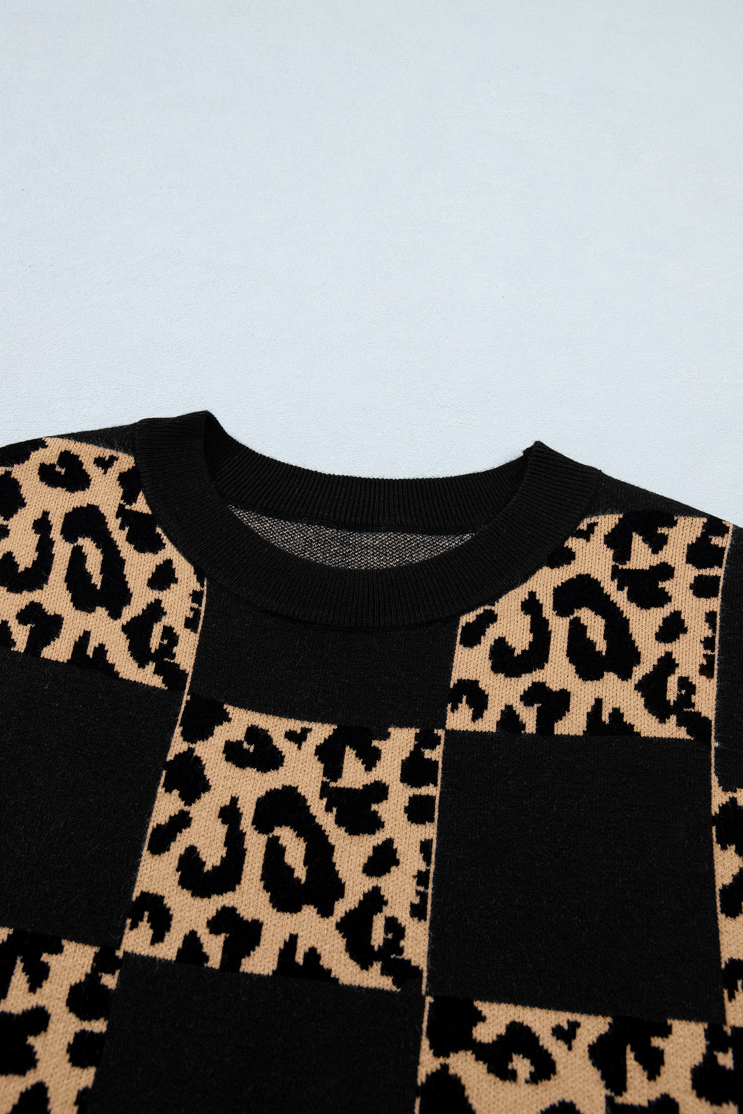 Suéter de punto de manga corta a cuadros de leopardo negro