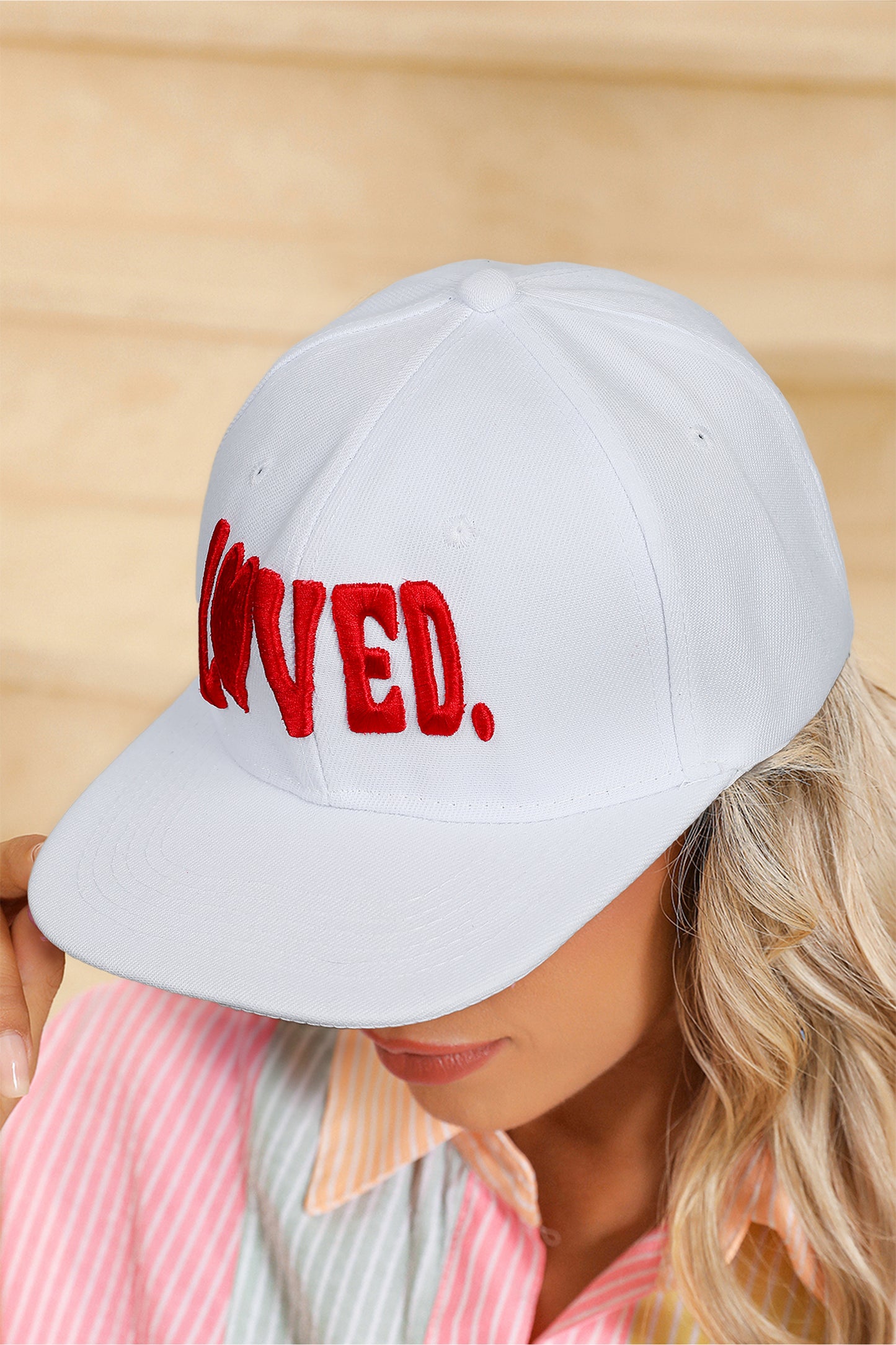Gorra de béisbol blanca personalizada con bordado del Día de San Valentín