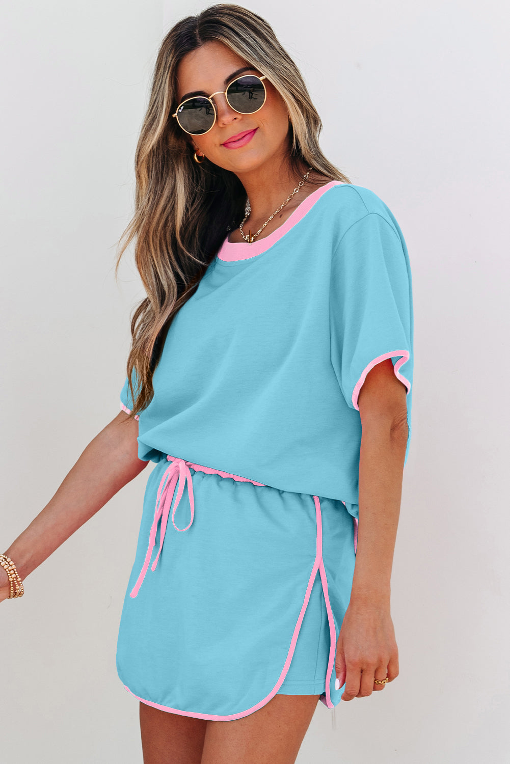 Conjunto de 2 piezas de camiseta con bloques de color turquesa y hombros caídos y falda pantalón