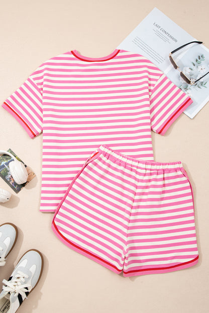 Top de manga corta con ribete en contraste de rayas rosas y shorts sueltos, conjunto casual de 2 piezas