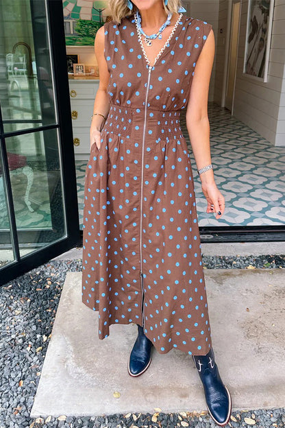 Vestido sin mangas con cremallera, cuello en V, estampado de lunares marrones y ribete en contraste