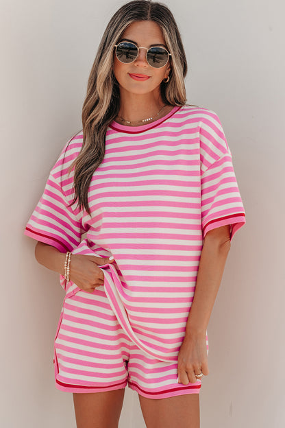 Top de manga corta con ribete en contraste de rayas rosas y shorts sueltos, conjunto casual de 2 piezas