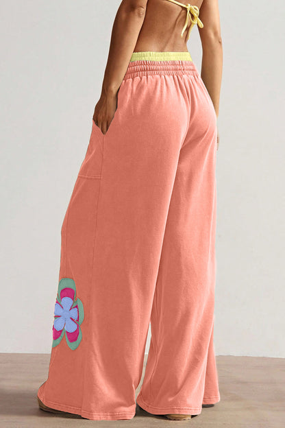 Pantalón de pierna ancha con cordón y cintura elástica contrastada, estampado floral en bloques de color naranja y pomelo