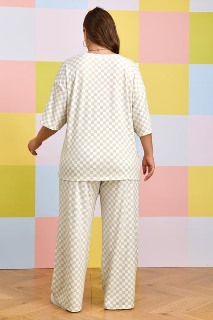 Conjunto de dos piezas de salón de camiseta de manga media y pantalones sueltos con estampado a cuadros en talla grande color caqui