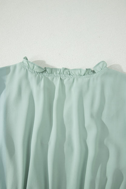 Vestido maxi escalonado de cintura alta con cuello en V y manga corta abullonada en color sólido Aqua claro