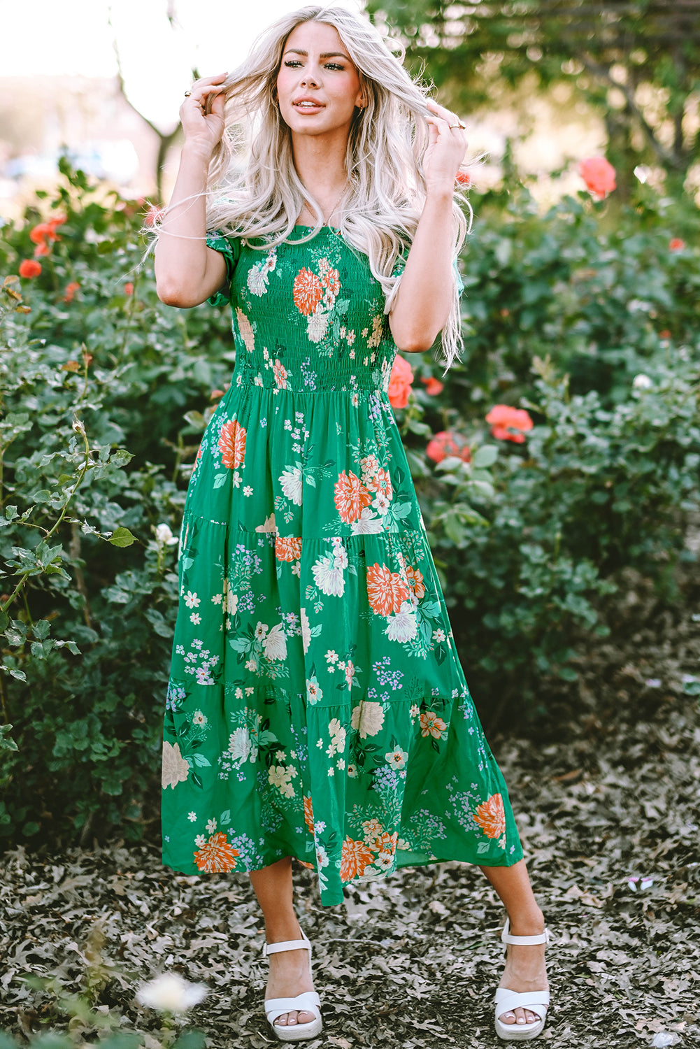 Vestido Midi Escalado Fruncido de Manga Abullonada con Estampado Floral Verde