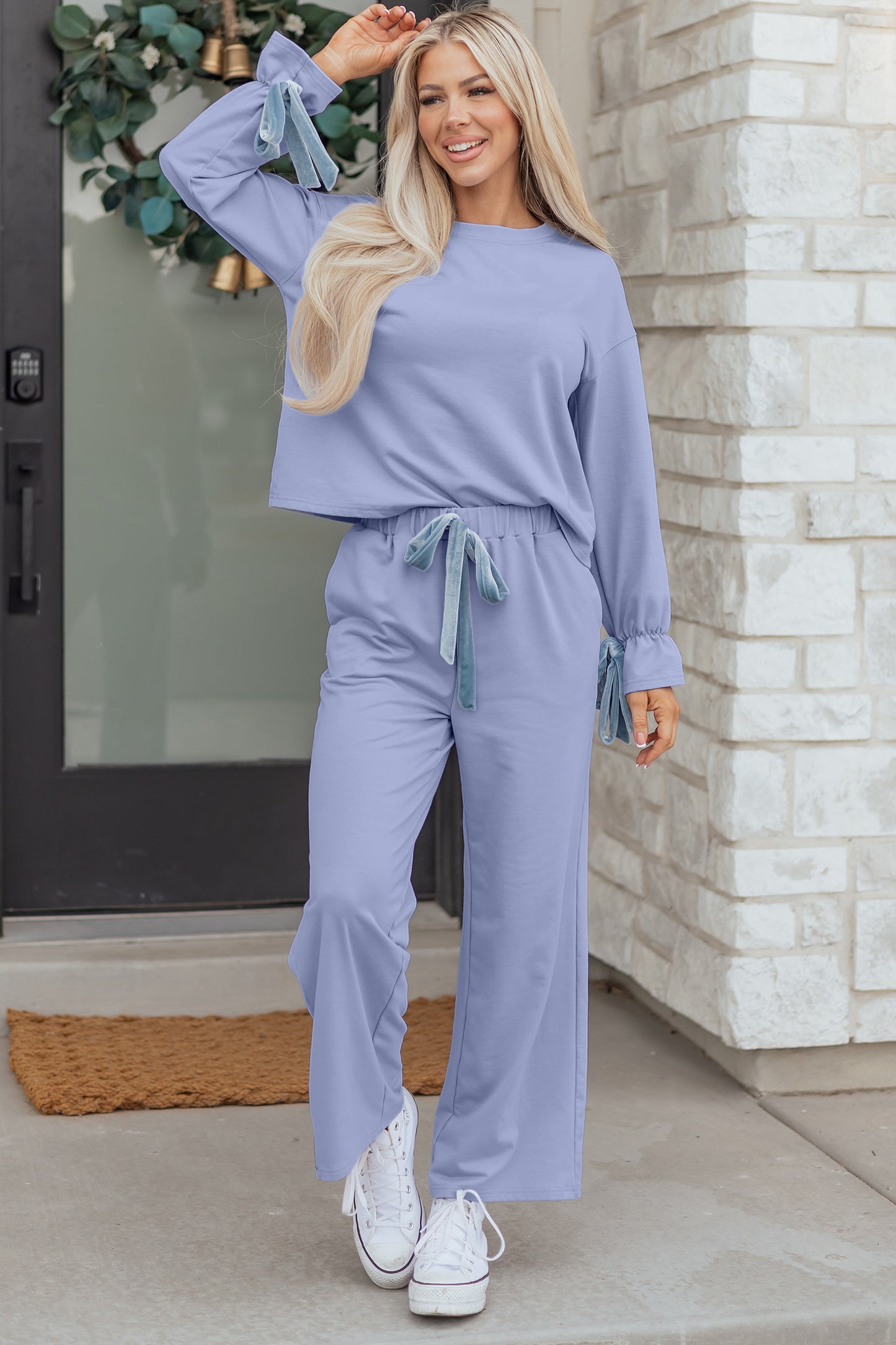 Top de manga larga con volante Beau Blue y pantalón con cordón, conjunto de salón de 2 piezas con lazo de terciopelo en contraste