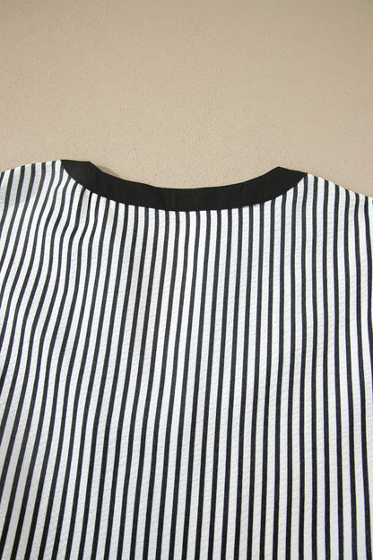 Vestido Maxi Negro Tallas Grandes con Abertura en V, Volantes y Mangas de Capas