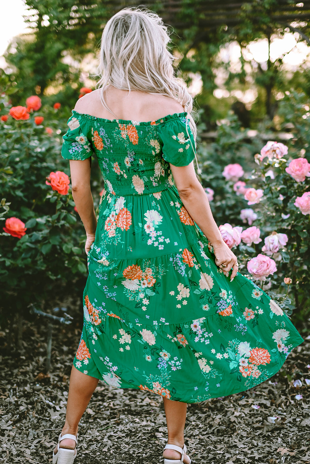 Vestido Midi Escalado Fruncido de Manga Abullonada con Estampado Floral Verde