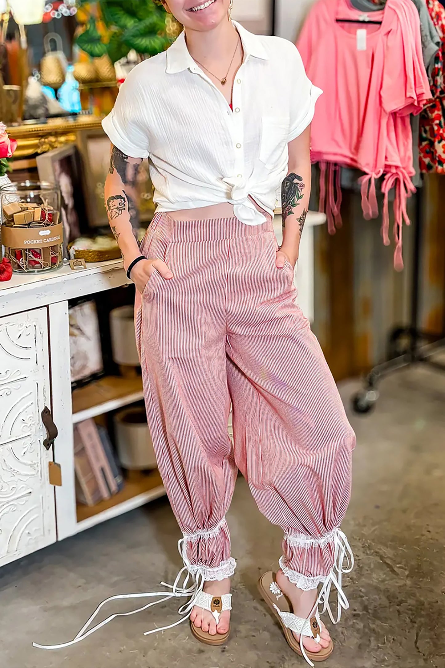 Pantalones Anchos con Cordón de Encaje en Contraste y Rayas Rojas