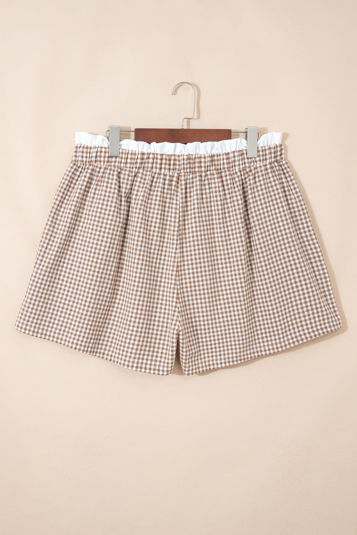 Pantalones cortos de talla grande con estampado de cuadros y ribete en contraste caqui