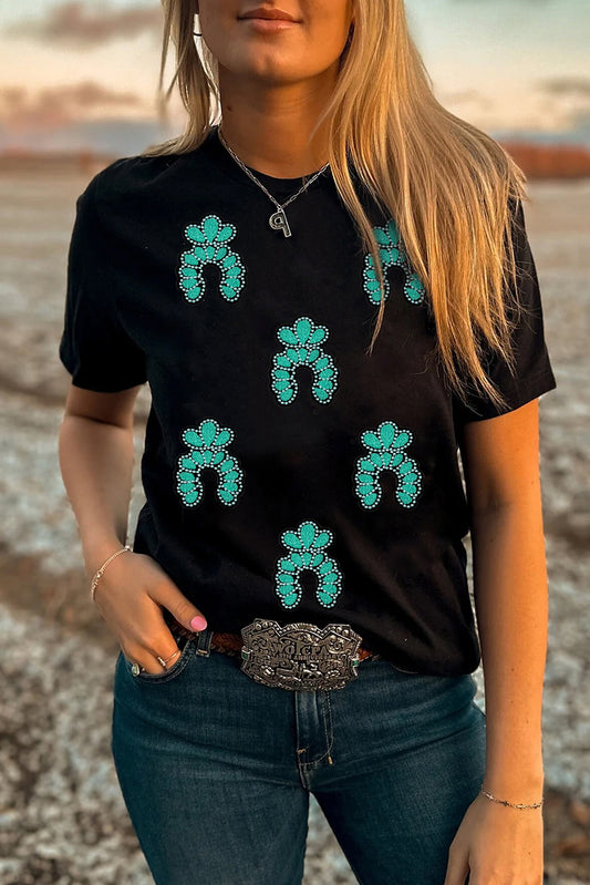 Camiseta negra con lentejuelas y parches, diseño turquesa del Oeste