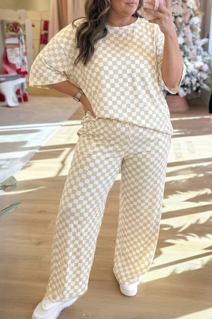 Conjunto de dos piezas de salón de camiseta de manga media y pantalones sueltos con estampado a cuadros en talla grande color caqui