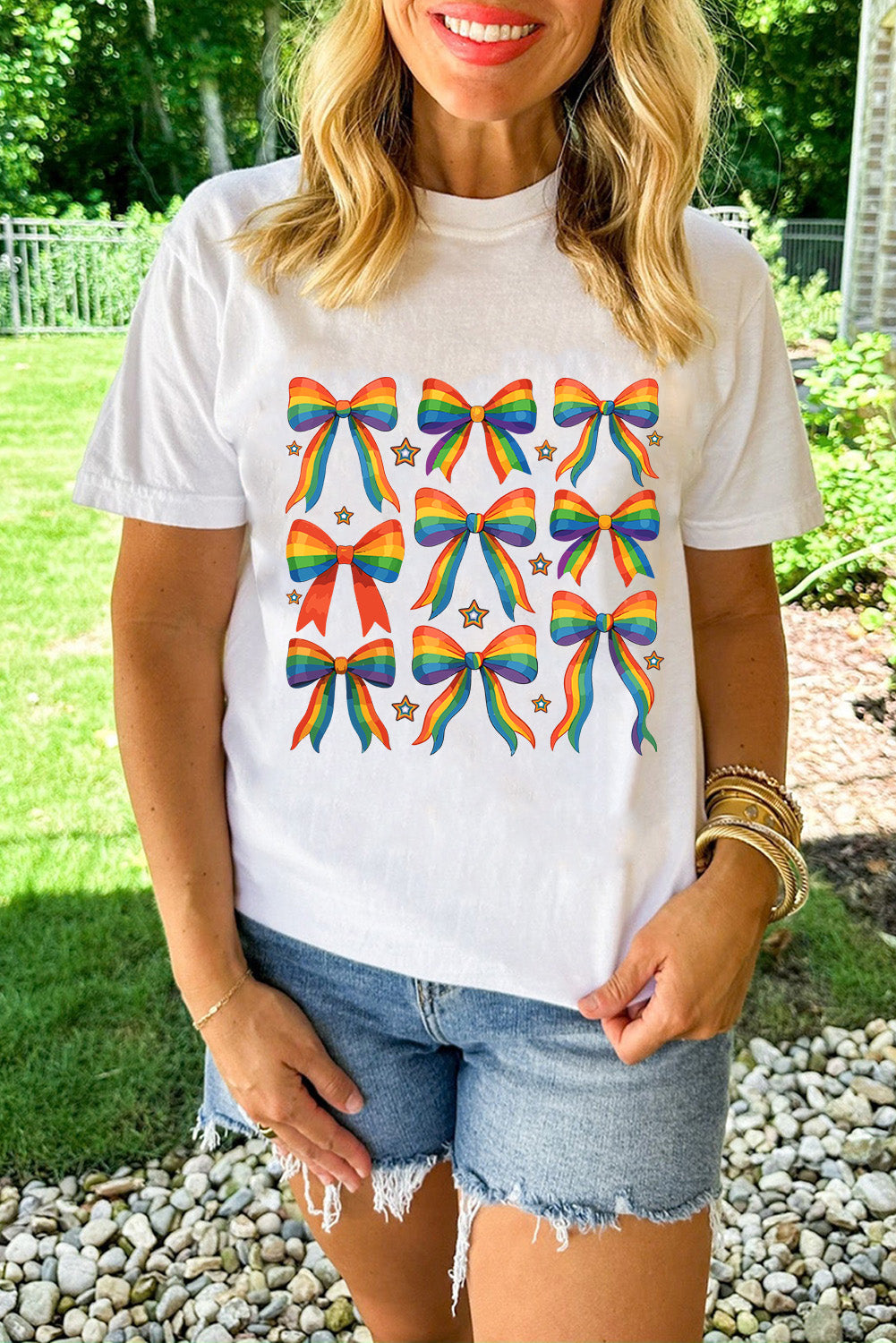 Camiseta de mezcla de algodón con estampado de estrellas y lazo, orgullo blanco