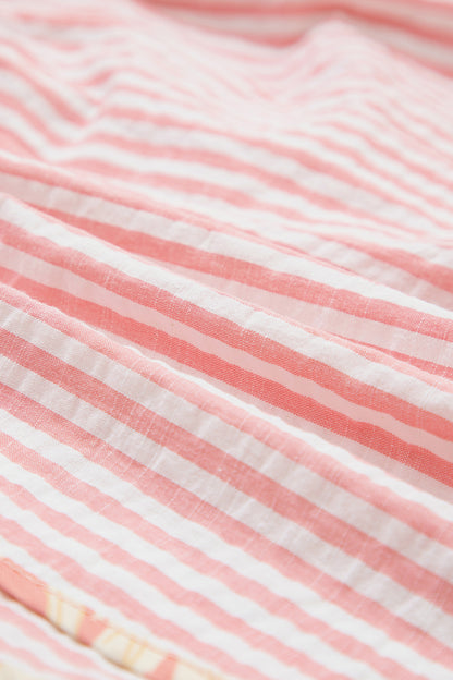 Pantalones cortos casuales de rayas con nudo y ribete floral rosa claro