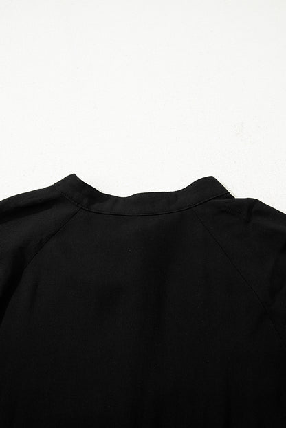 Vestido largo acampanado con volantes escalonados, manga corta y botones ocultos negros