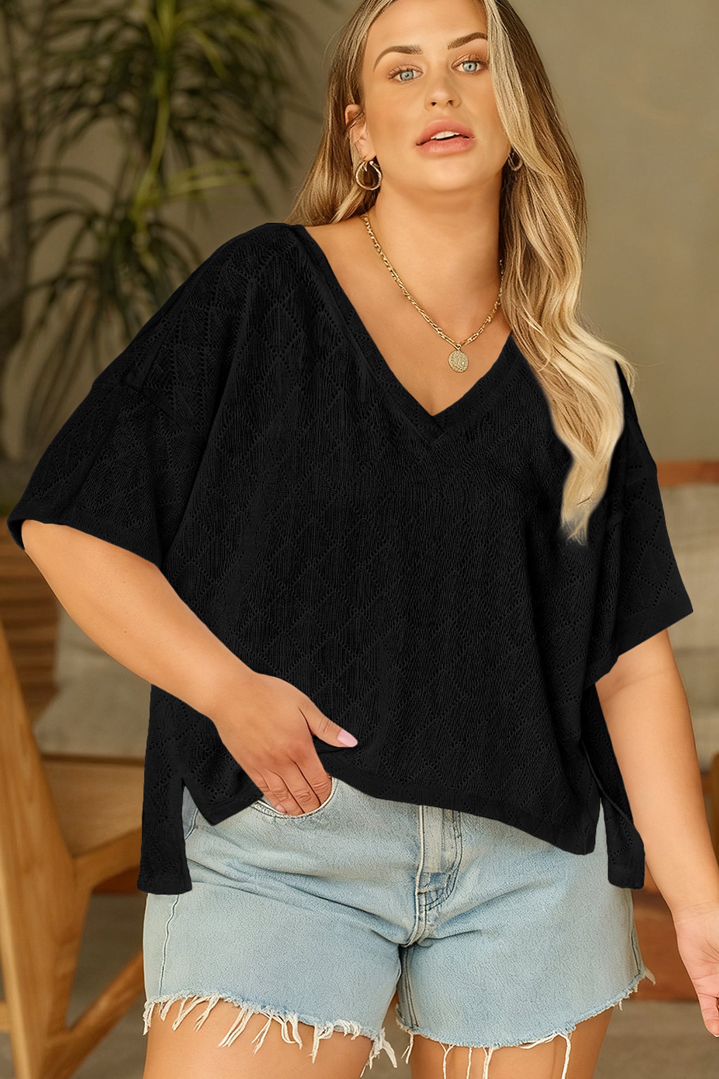 Top Holgado de Punto Calado Rombos con Cuello V Talla Grande Negro