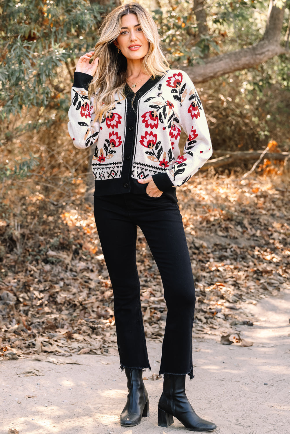Cárdigan de punto con cuello de pico, botones delanteros y estampado floral beige