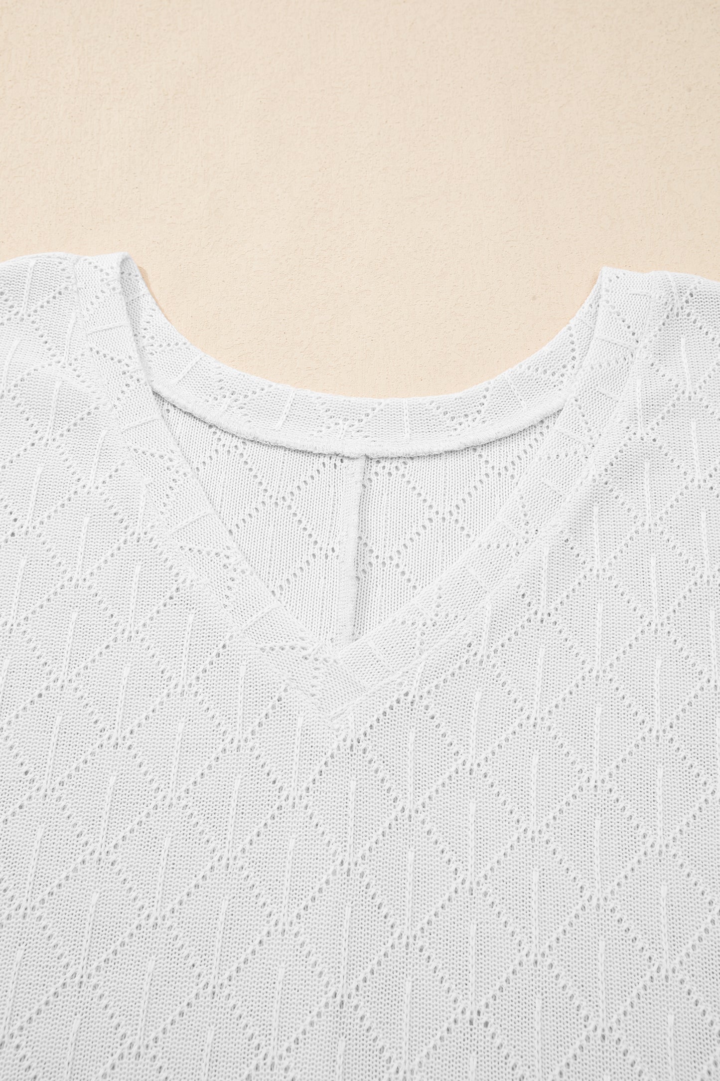 Top suelto de punto calado blanco con escote de pico y rombos, talla grande