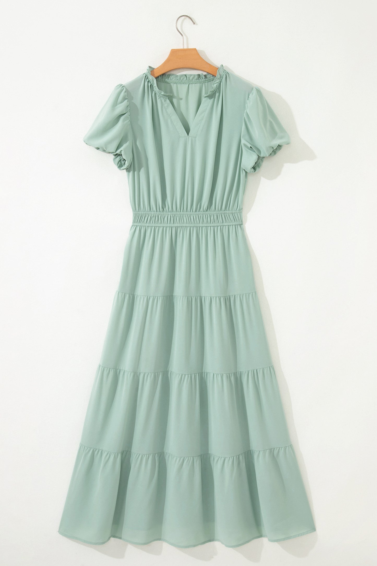 Vestido maxi escalonado de cintura alta con cuello en V y manga corta abullonada en color sólido Aqua claro