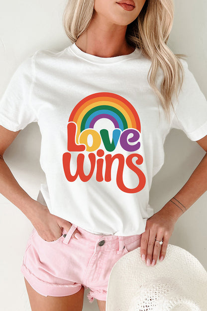 Camiseta informal con gráfico de arcoíris "Love Wins" en blanco