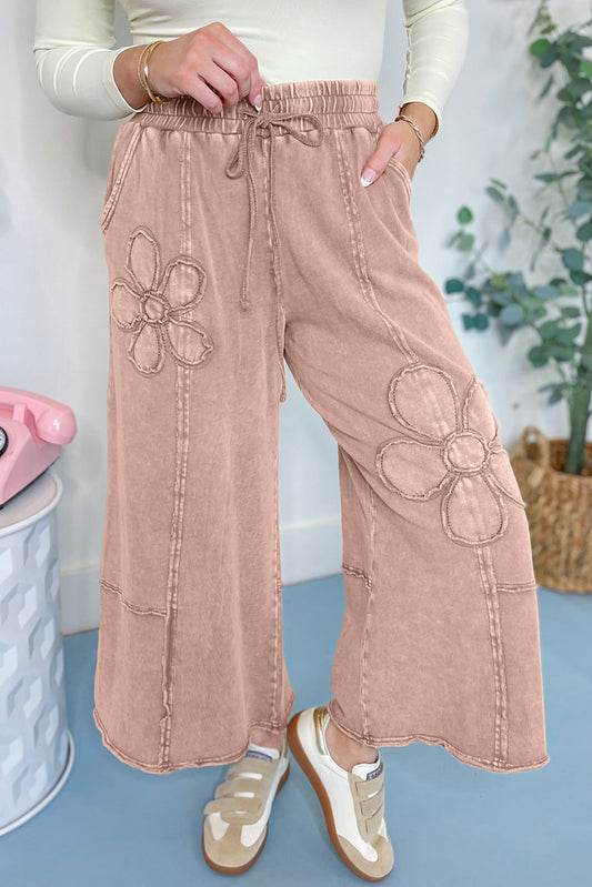 Pantalones Capris con Diseño Floral y Pierna Ancha, de Terry Lavado Mineral, Color Buckskin