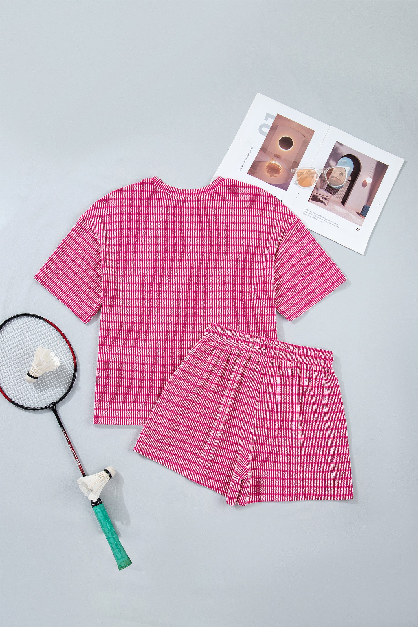 Conjunto de shorts de 2 piezas con camiseta holgada de canalé y estampado de rayas de rosas con cintura elástica con cordón