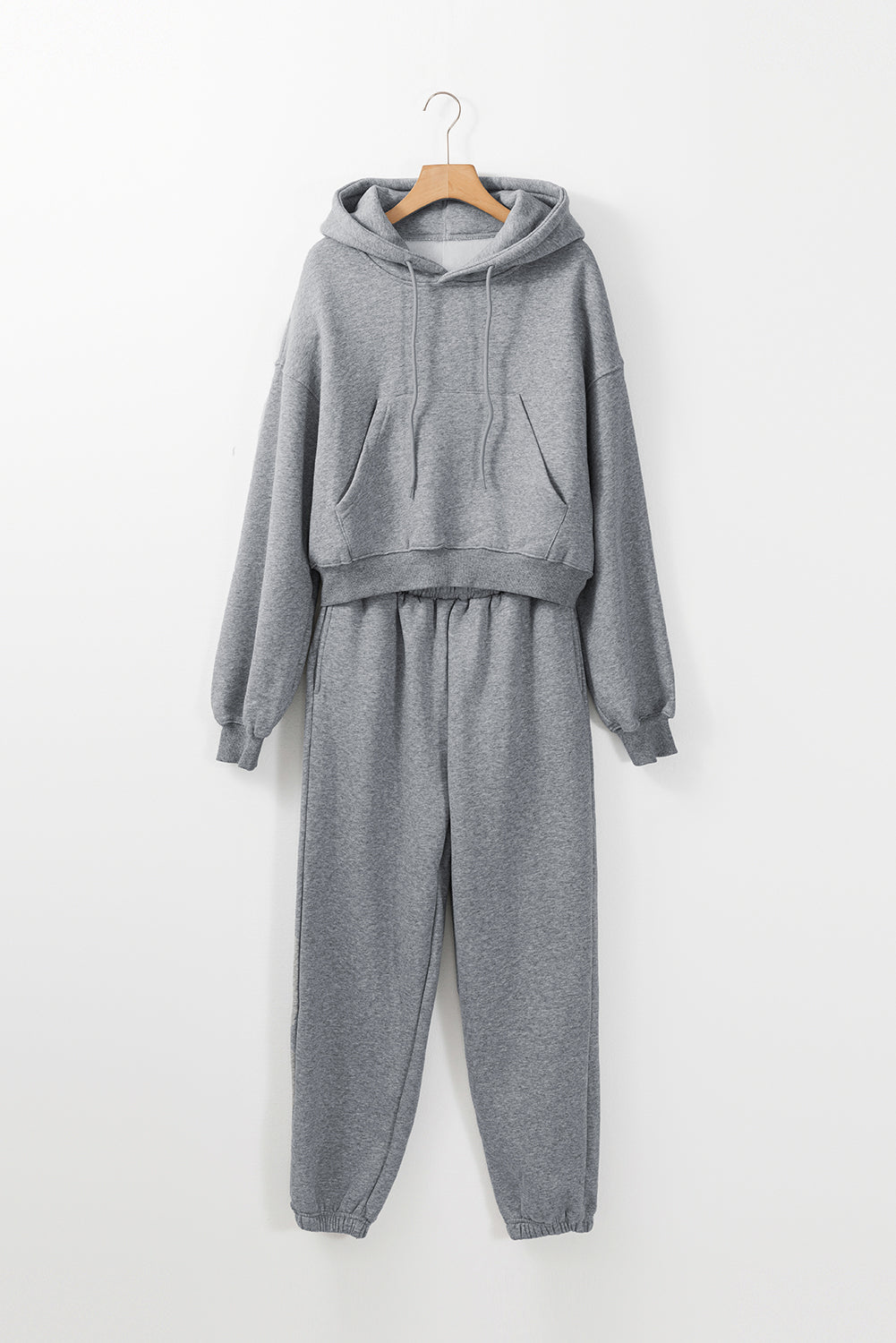 Conjunto deportivo de sudadera con capucha de hombros caídos y joggers, color gris liso