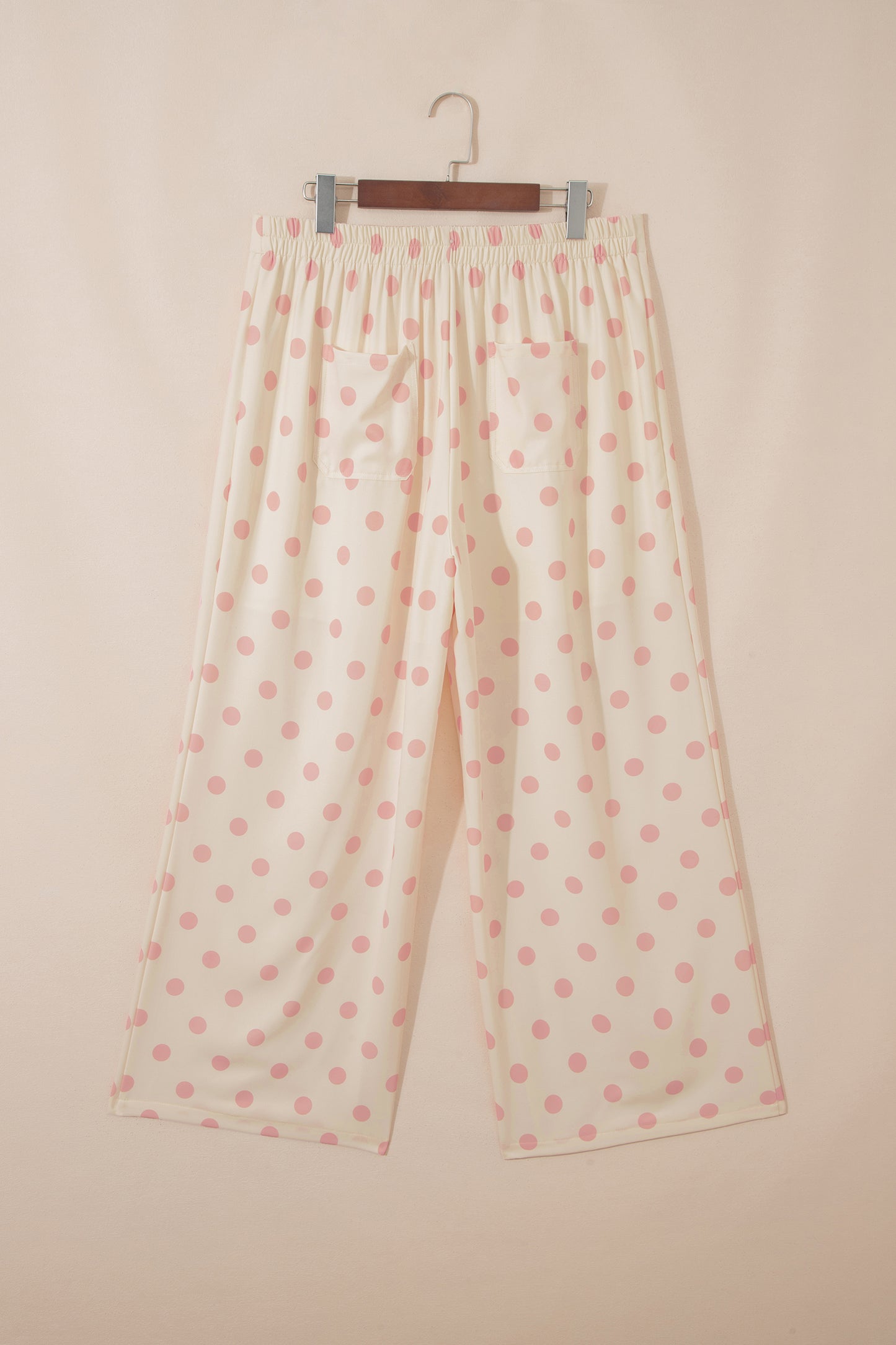Pantalones de pernera recta de tiro medio con bolsillos de parche y estampado de lunares blancos