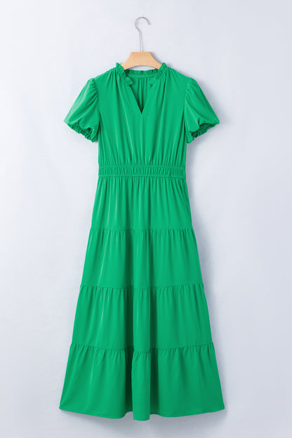 Vestido maxi escalonado verde brillante de color sólido, cuello en V, manga corta abullonada y cintura alta