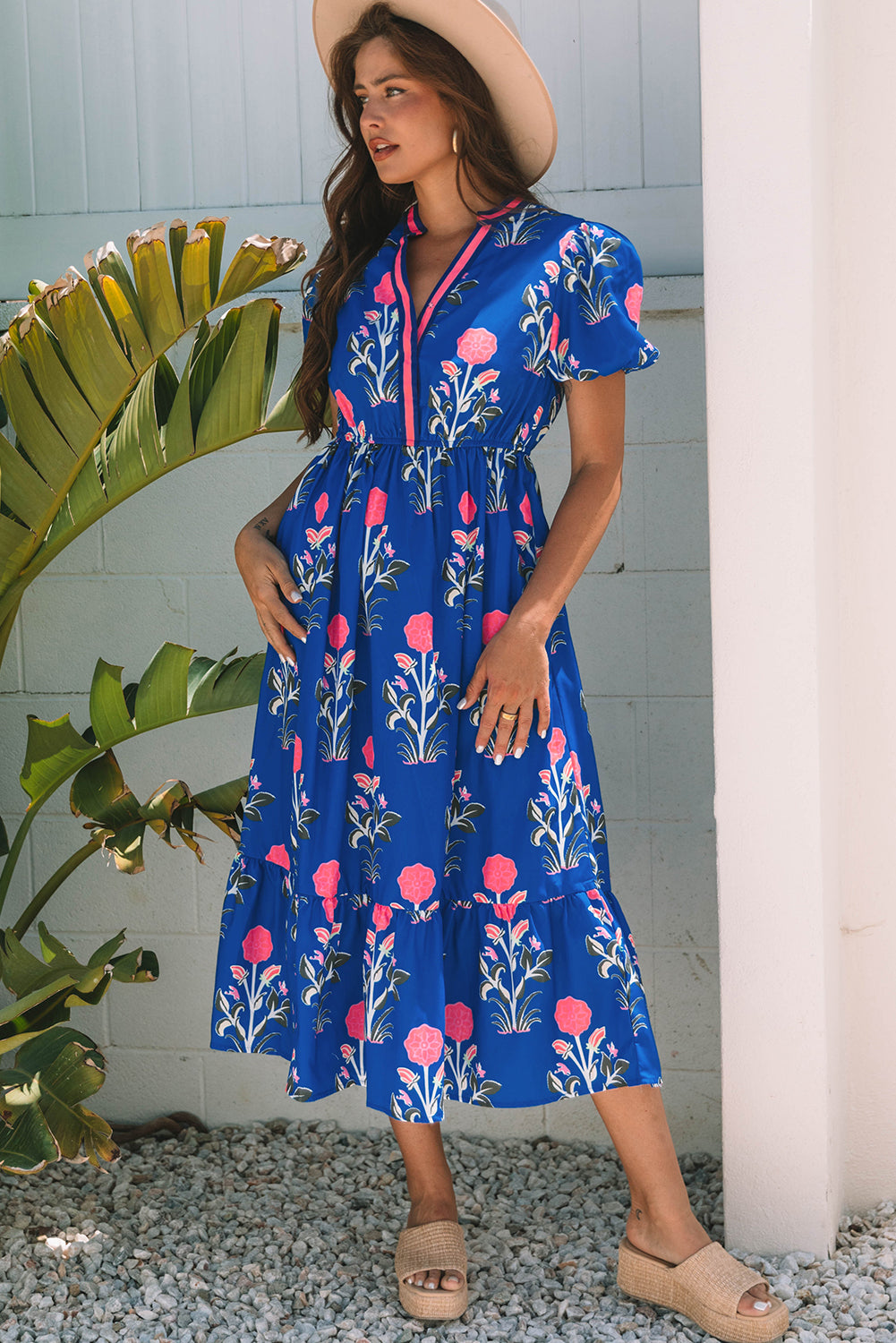 Vestido maxi de cintura alta, cuello en V y manga corta abullonada con estampado floral azul cielo