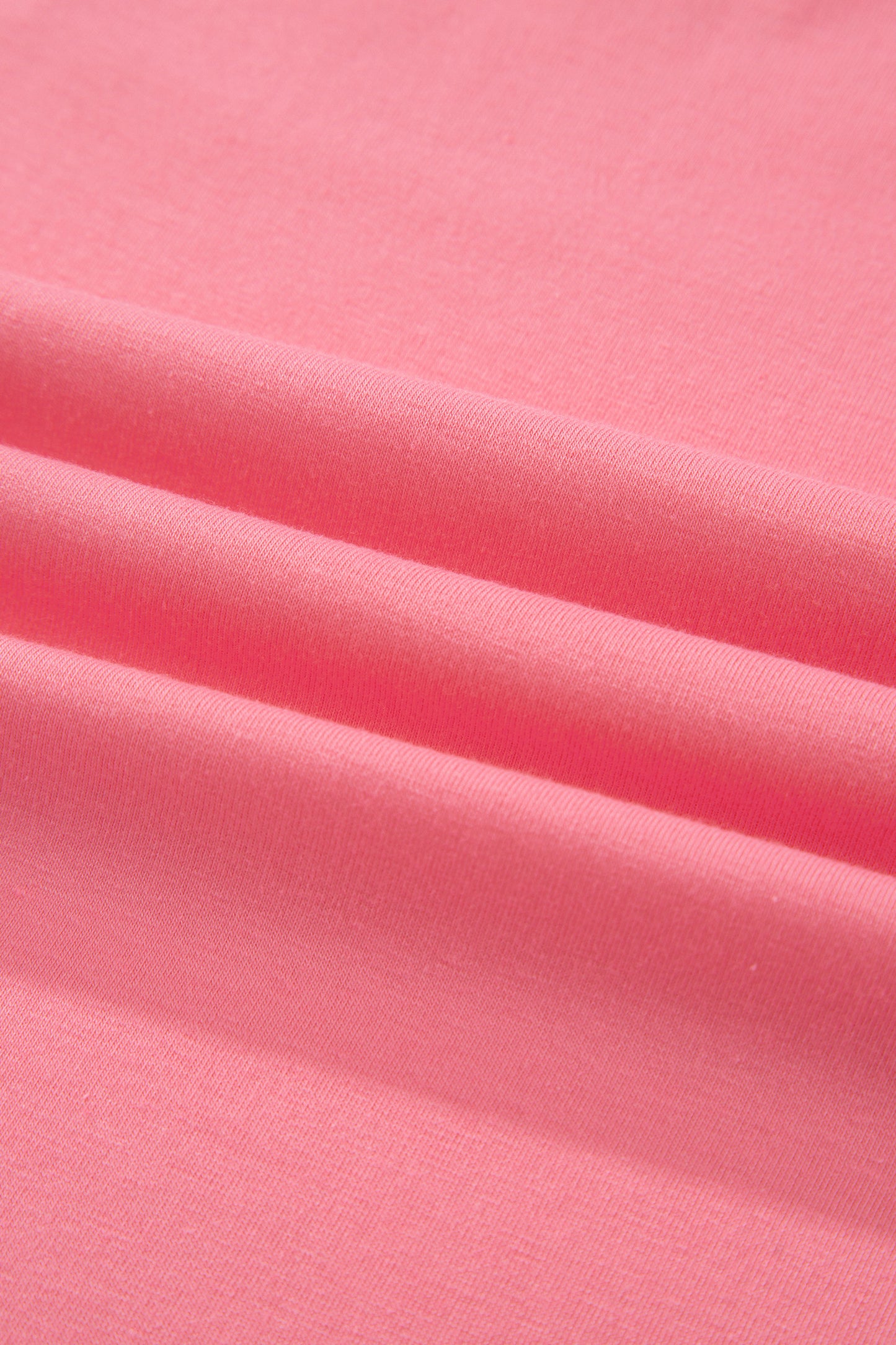 Camiseta talla grande color melocotón sólido con costura sin rematar y bajo con volantes