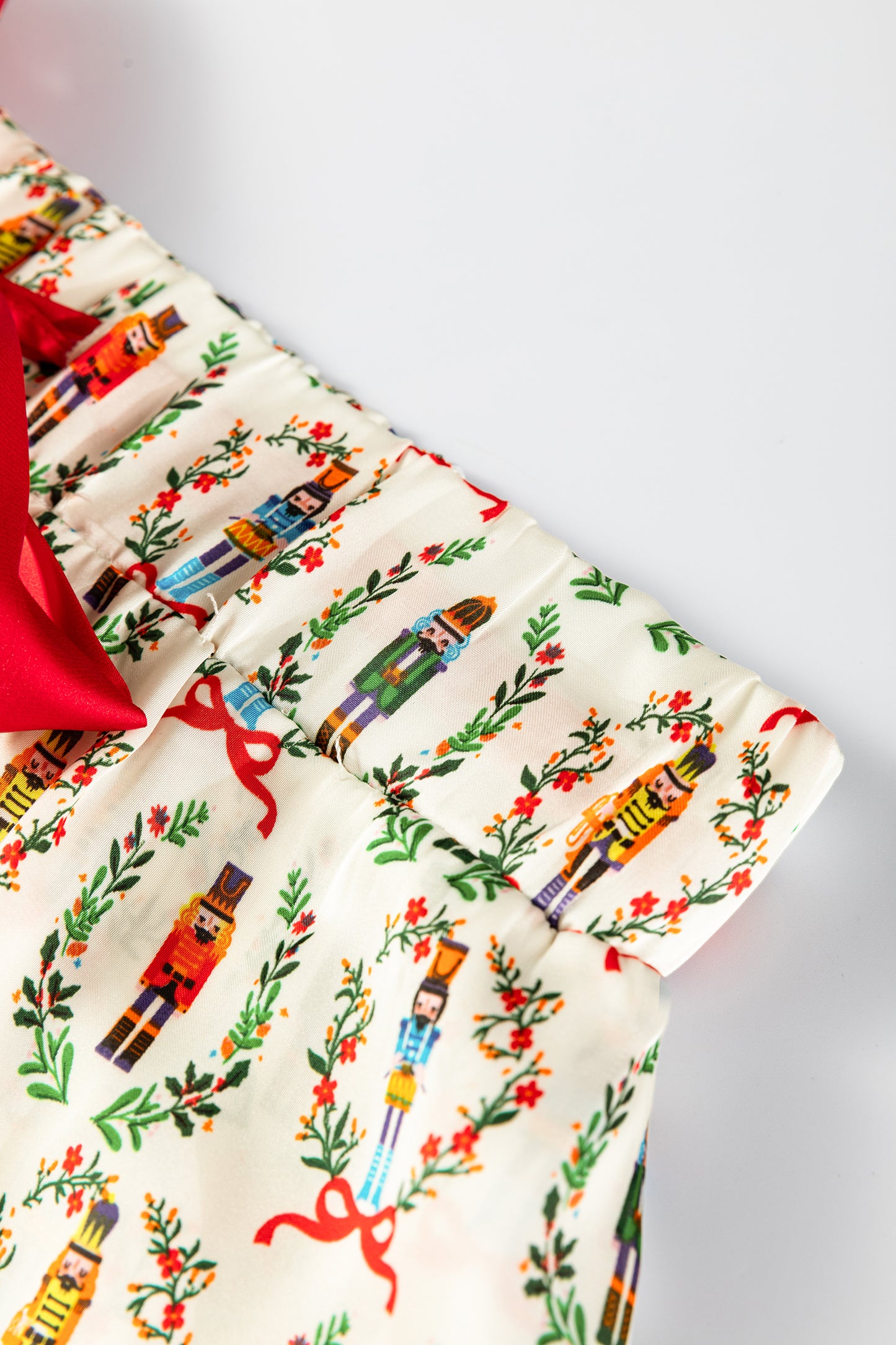 Beige Nutcracker Print Contrast Trim Tied up Bow Silky 2pcs Pajama Set - Snoopy's Closet