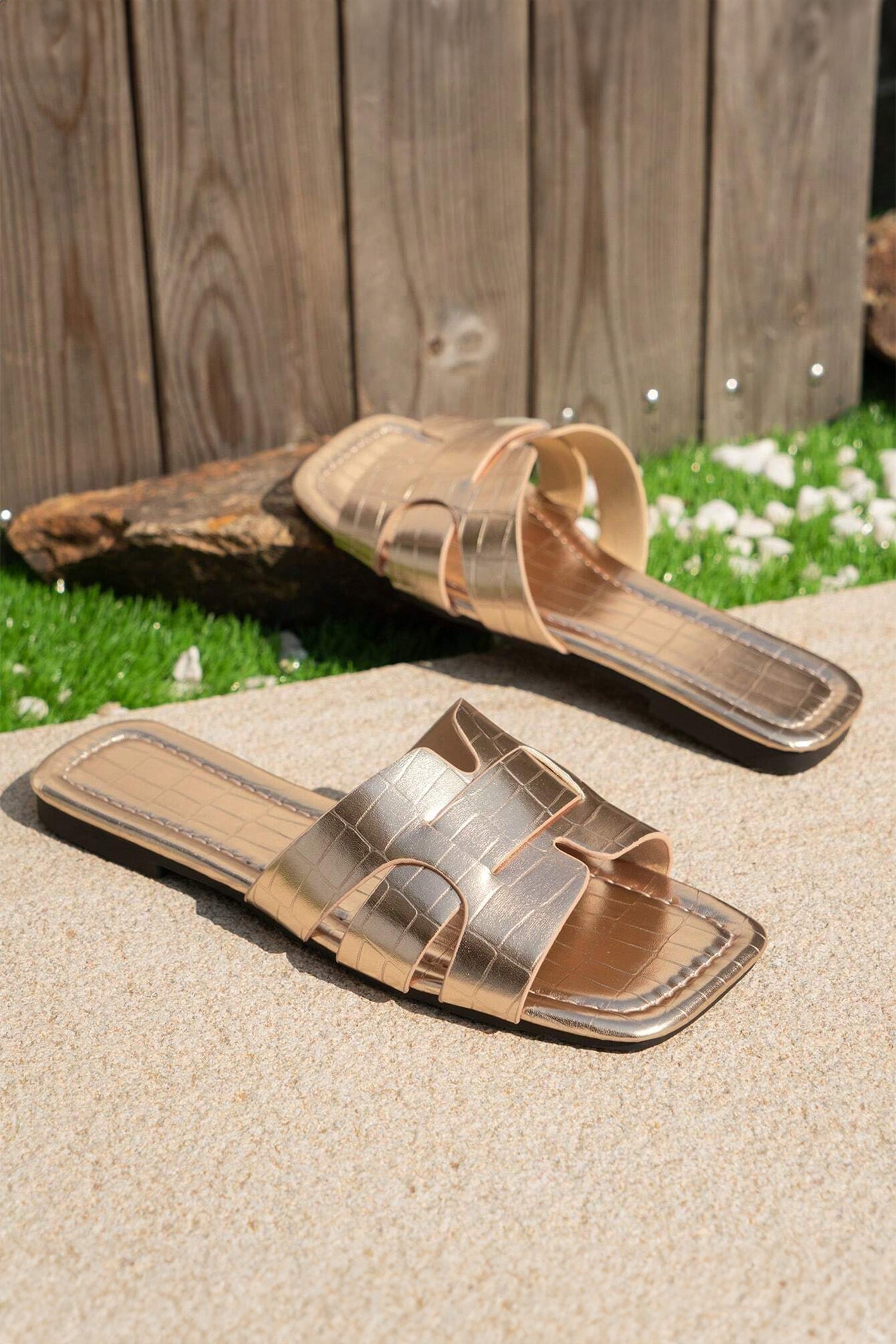 Gold Crocodile Pattern Roman Style Flat Slippers - Snoopy's Closet