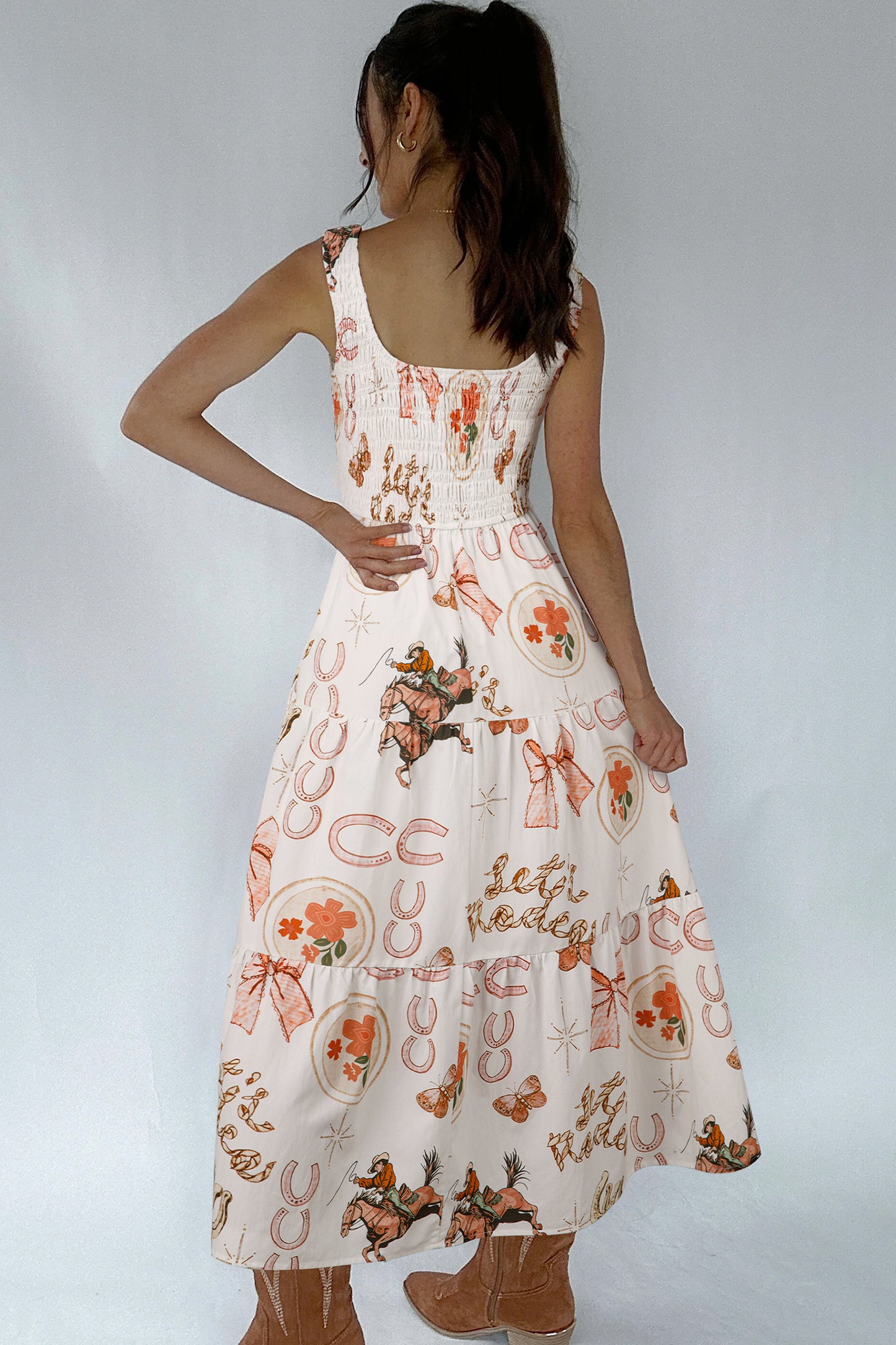 Vestido midi sin mangas con cuello de pico y estampado de herraduras del Oeste en blanco