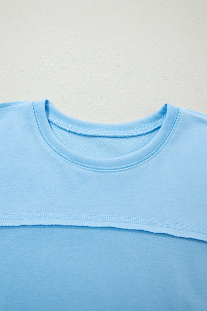 Conjunto de camiseta holgada con hombros caídos y pantalones tipo barril en azul cielo