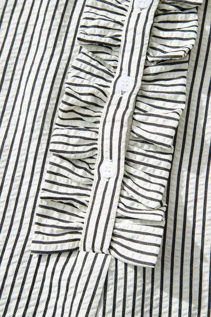 Vestido largo de manga corta con volantes y botones hasta la mitad, de rayas negras