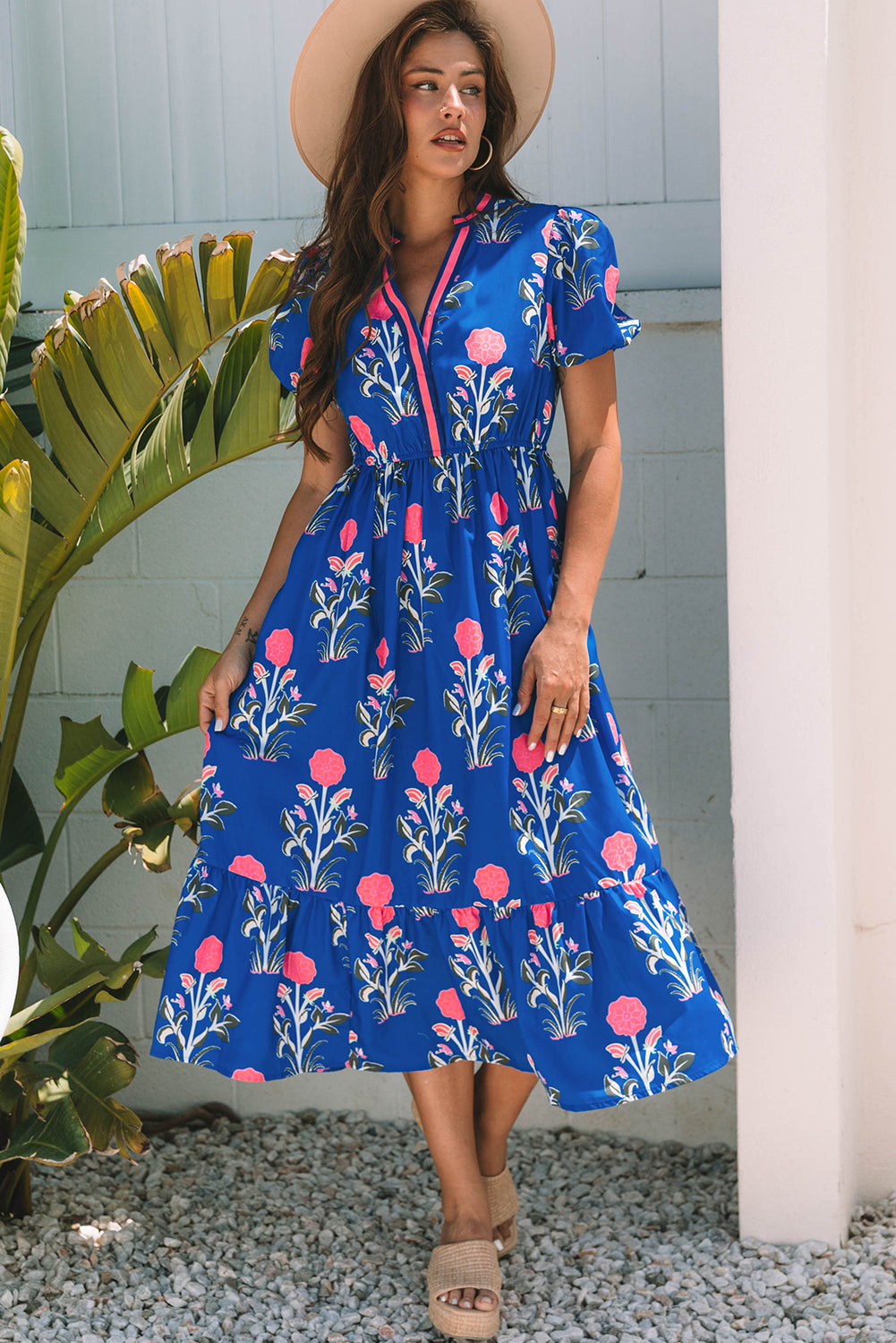 Vestido maxi de cintura alta, cuello en V y manga corta abullonada con estampado floral azul cielo