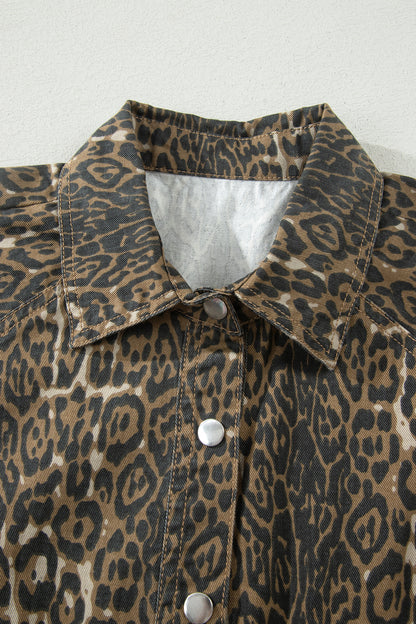 Minivestido vaquero plisado de manga corta con estampado de leopardo gris