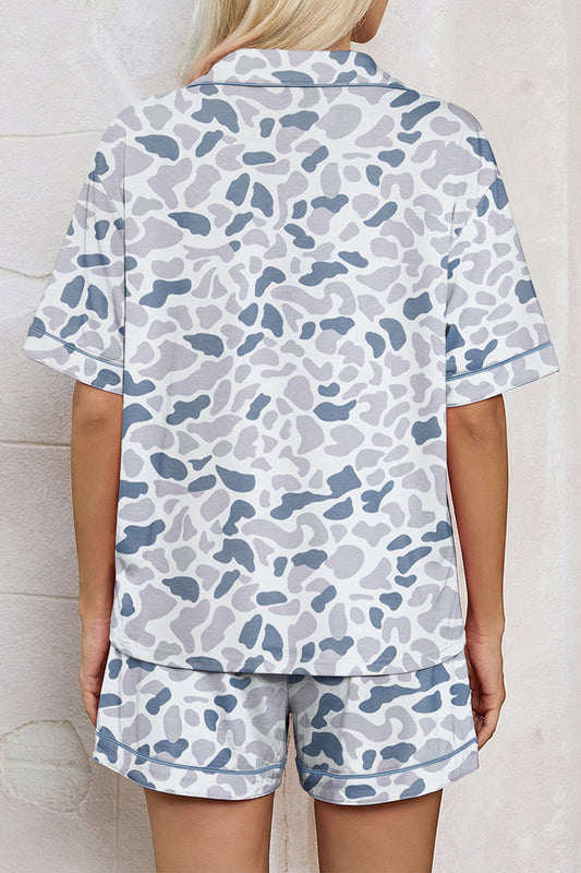 Conjunto de pijama de 2 piezas con estampado de camuflaje beige con solapa y cordón para shorts
