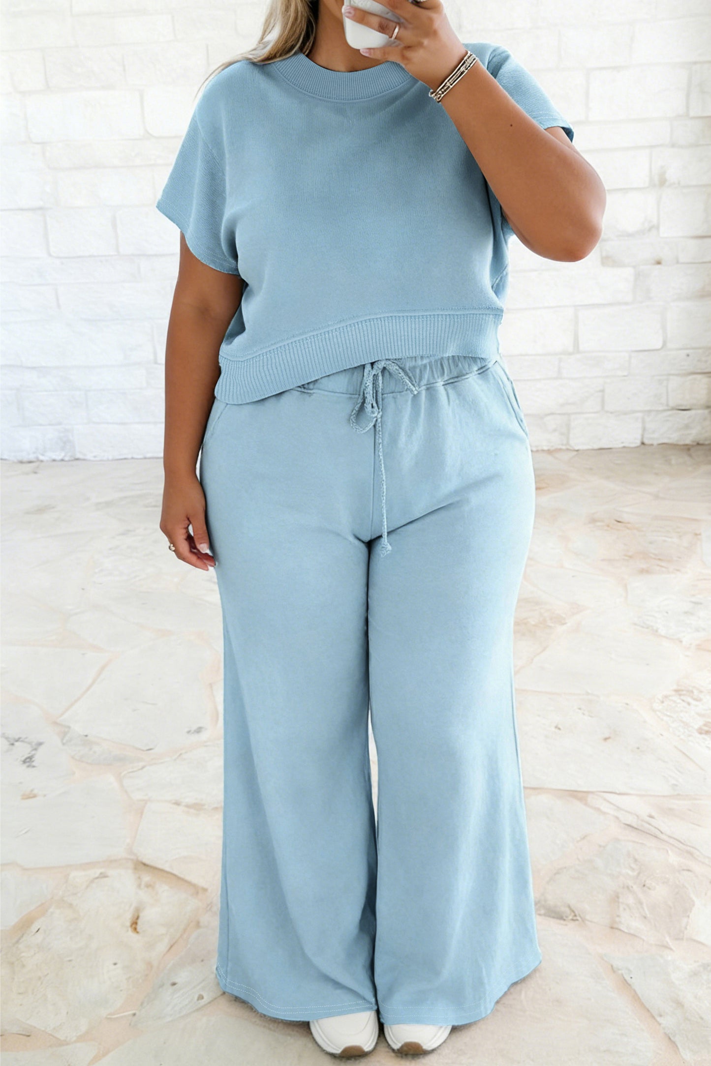 Conjunto de 2 piezas de top de manga corta con ribete acanalado color azul bruma y pantalones holgados con cordón