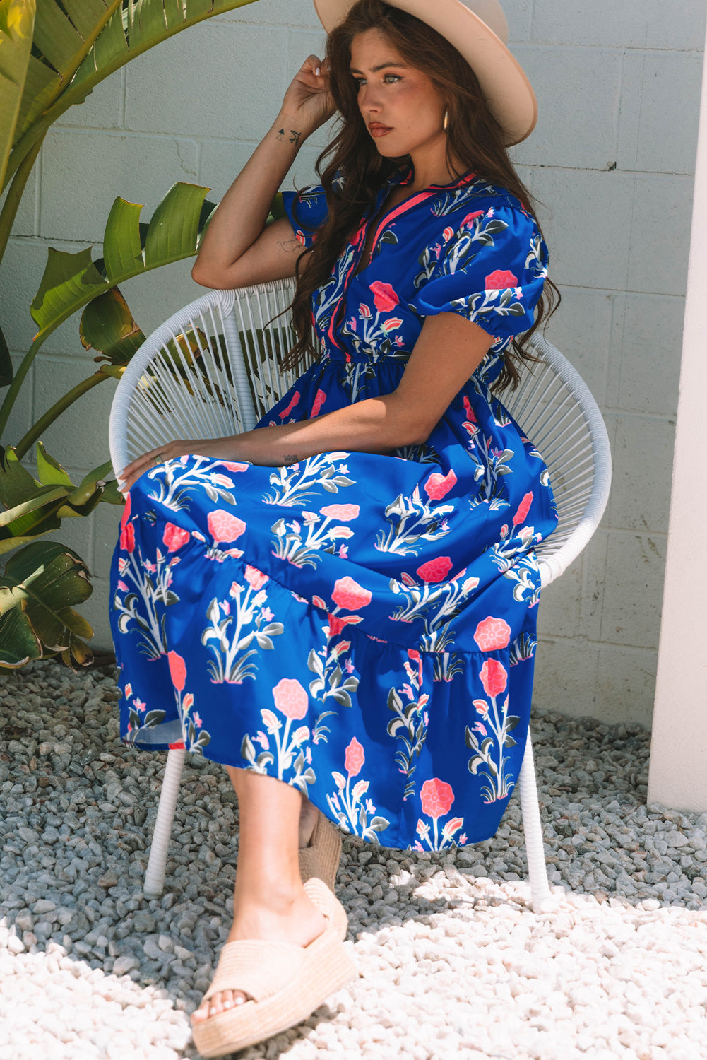 Vestido maxi de cintura alta, cuello en V y manga corta abullonada con estampado floral azul cielo