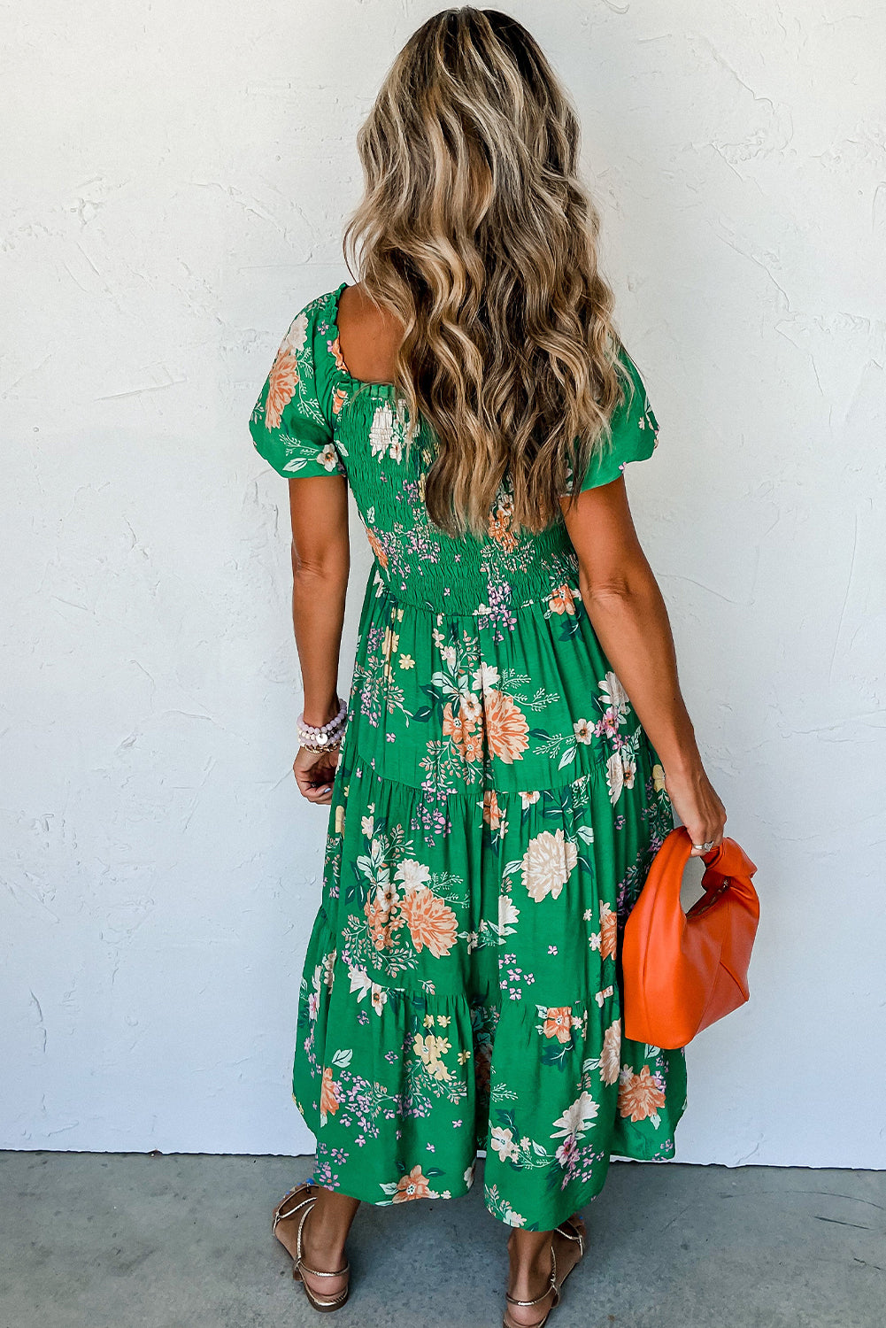 Vestido Midi Escalado Fruncido de Manga Abullonada con Estampado Floral Verde