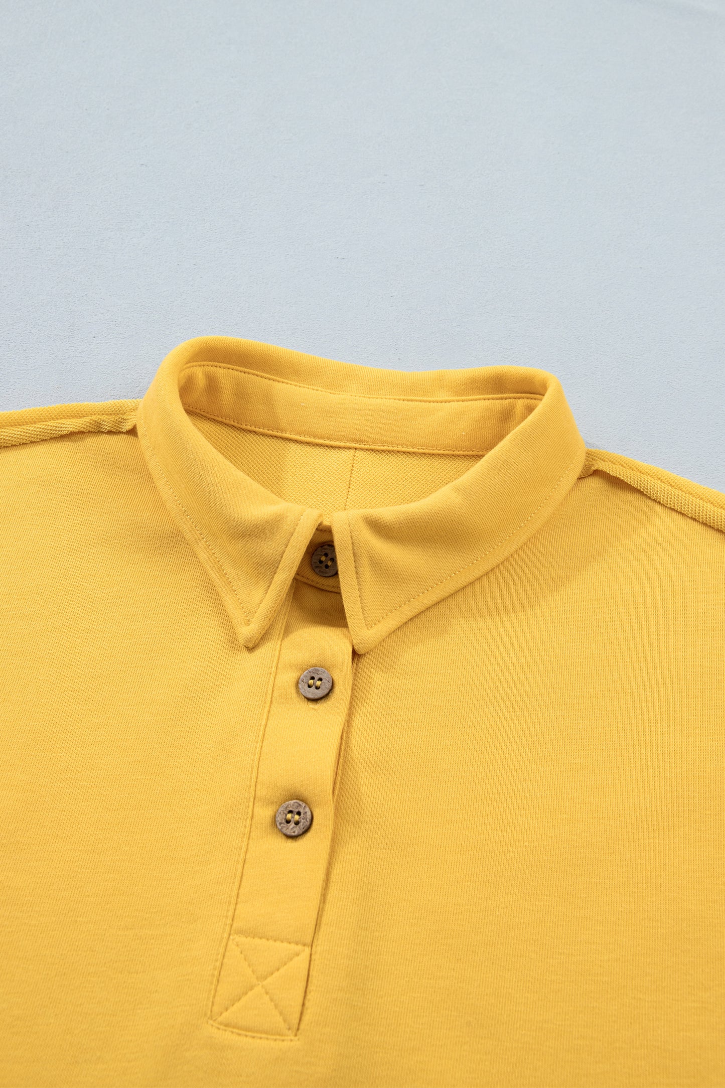 Conjunto corto de 2 piezas de polo holgado y cintura elástica color crema plátano