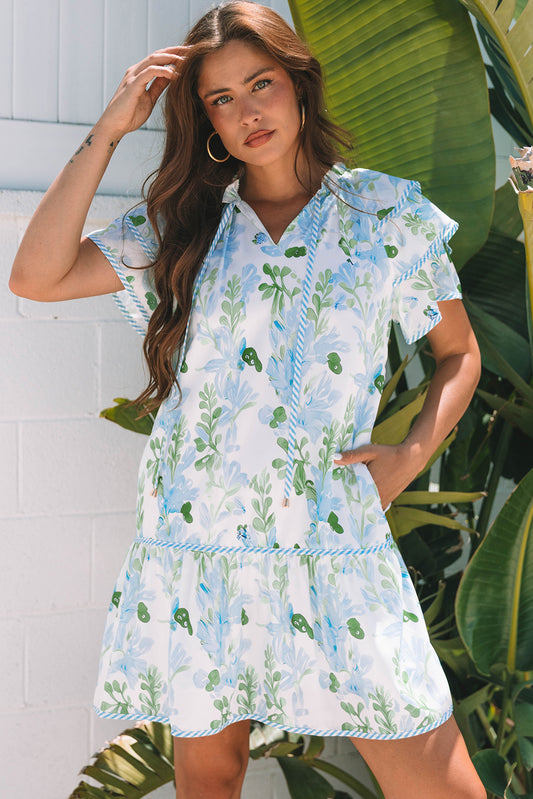 Minivestido de manga corta con capas, borde en contraste floral azul cielo