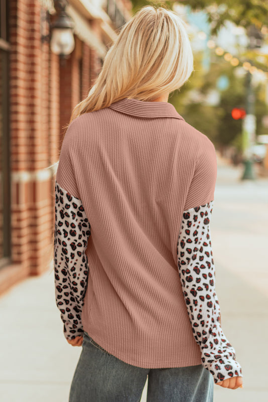 Chaqueta casual Shacket de canalé trenzado con parches de leopardo caqui oscuro estilo Western