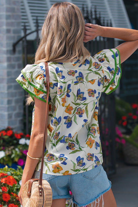 Blusa de algodón con estampado floral verde, cuello en V con volantes, pliegues prensados y cinta al bies