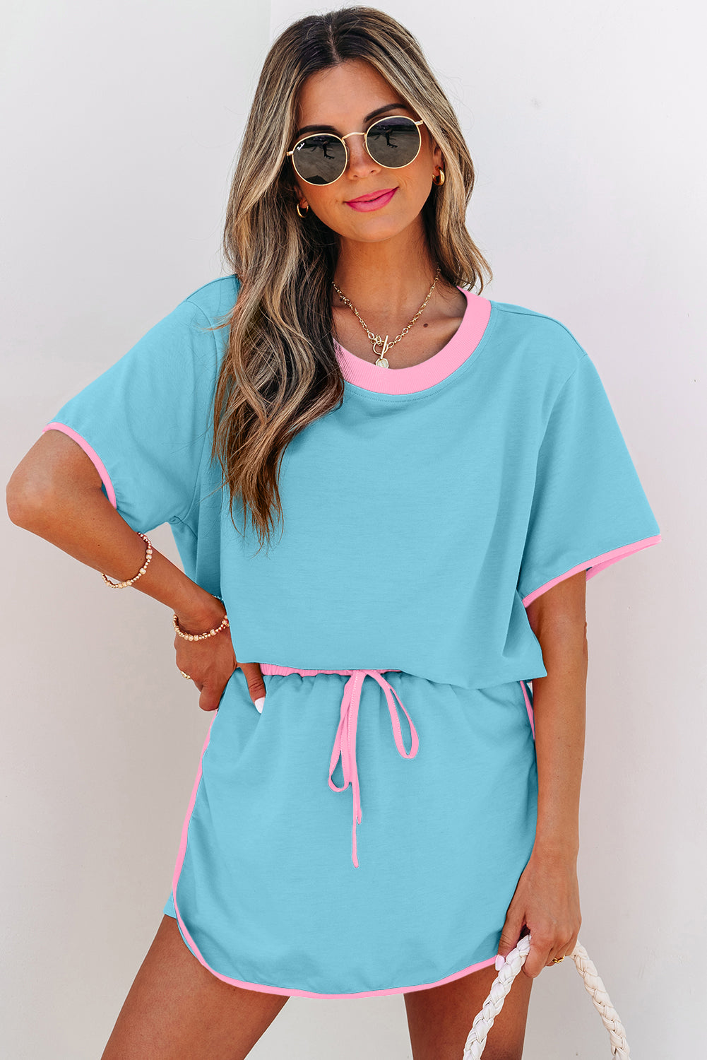 Conjunto de 2 piezas de camiseta con bloques de color turquesa y hombros caídos y falda pantalón