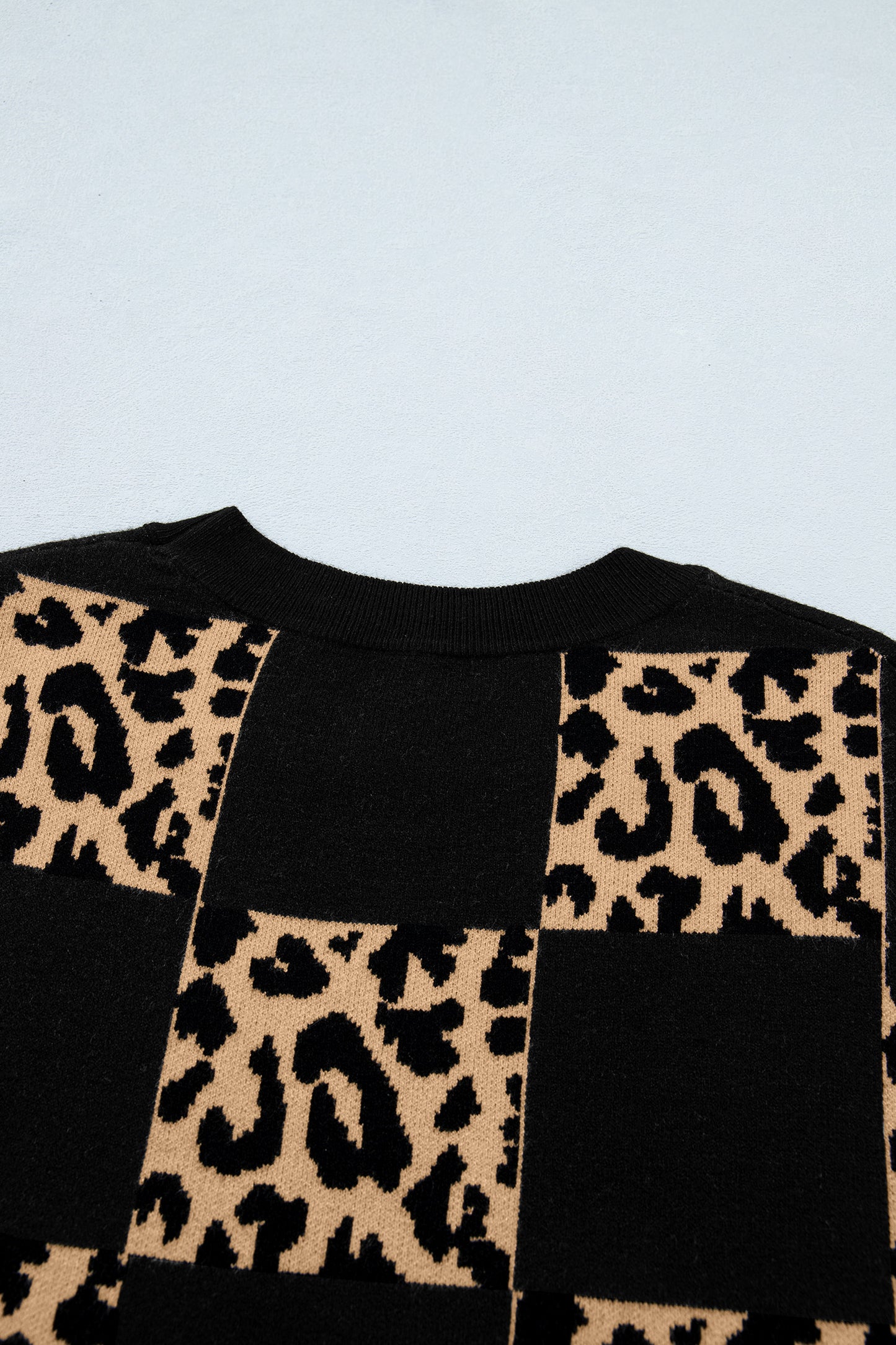 Suéter de punto de manga corta a cuadros de leopardo negro