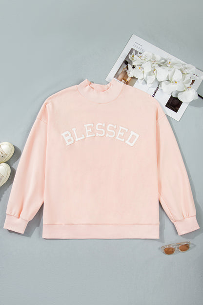 Sudadera de cuello alto talla grande con diseño gráfico de parche con ribete bordado "BLESSED" en rosa claro